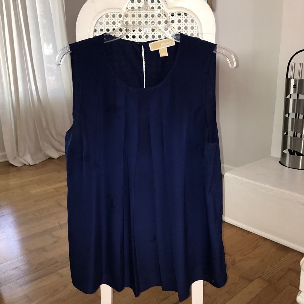 Micheal Kors navy blue sleeveless blouse